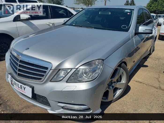 2013 MERCEDES-BENZ (SILVER)
