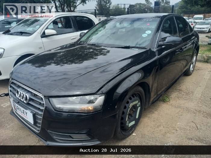 2013 AUDI A4 (BLACK)