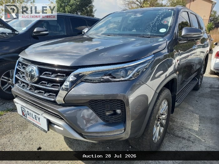 2022 TOYOTA FORTUNER (SILVER)