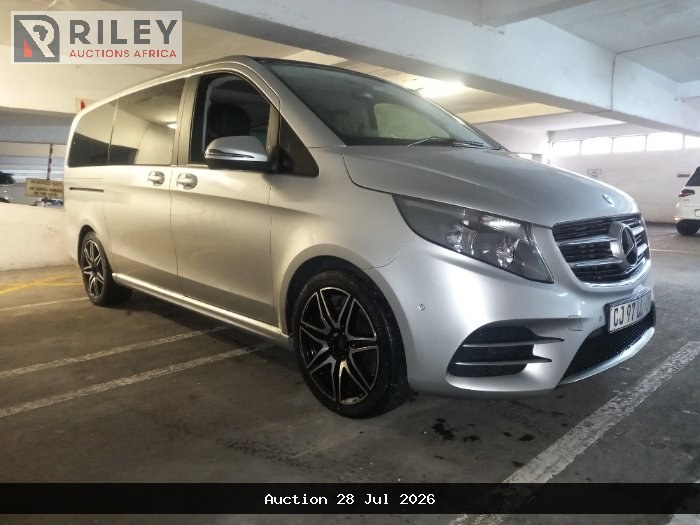 2019 V220D MERCEDES BENZ (SILVER)